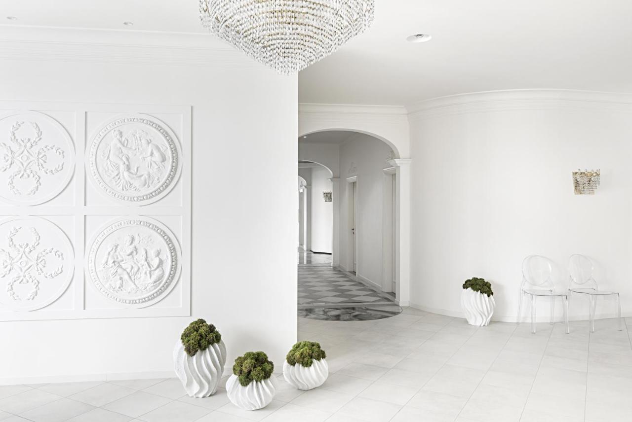 Grand Hotel Trieste & Victoria Abano Terme Eksteriør billede Interior of the hotel