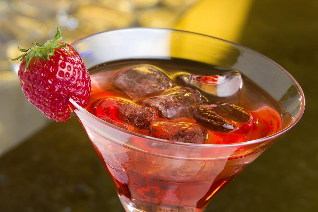 Grand Hotel Trieste & Victoria Abano Terme Eksteriør billede A strawberry daiquiri