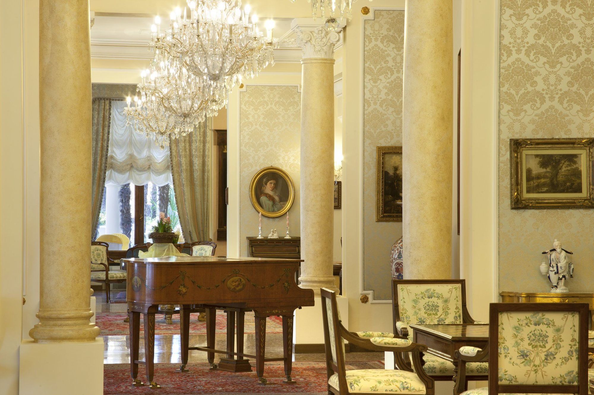 Grand Hotel Trieste & Victoria Abano Terme Eksteriør billede The interior of the hotel
