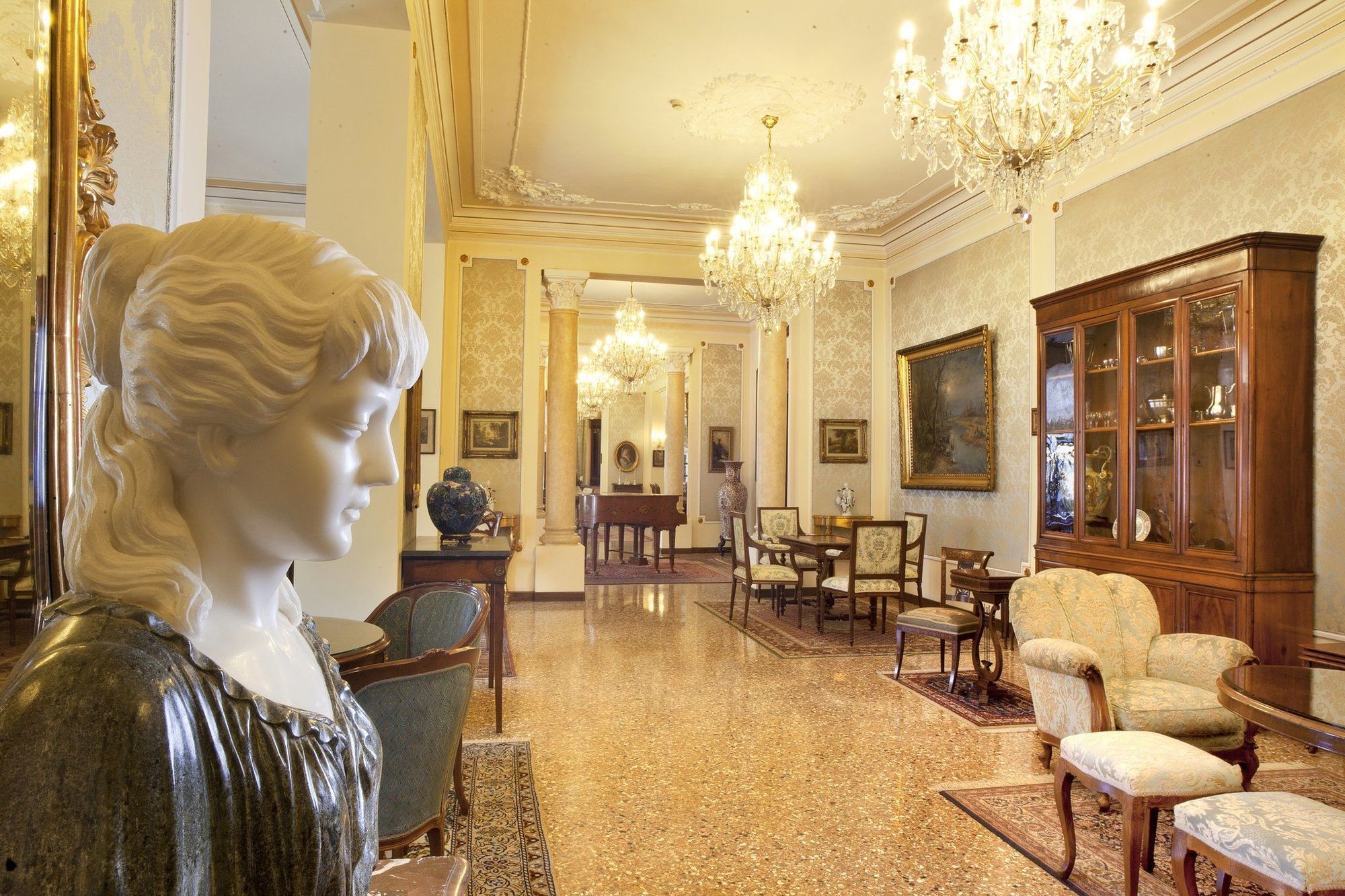 Grand Hotel Trieste & Victoria Abano Terme Eksteriør billede The interior of the Academy