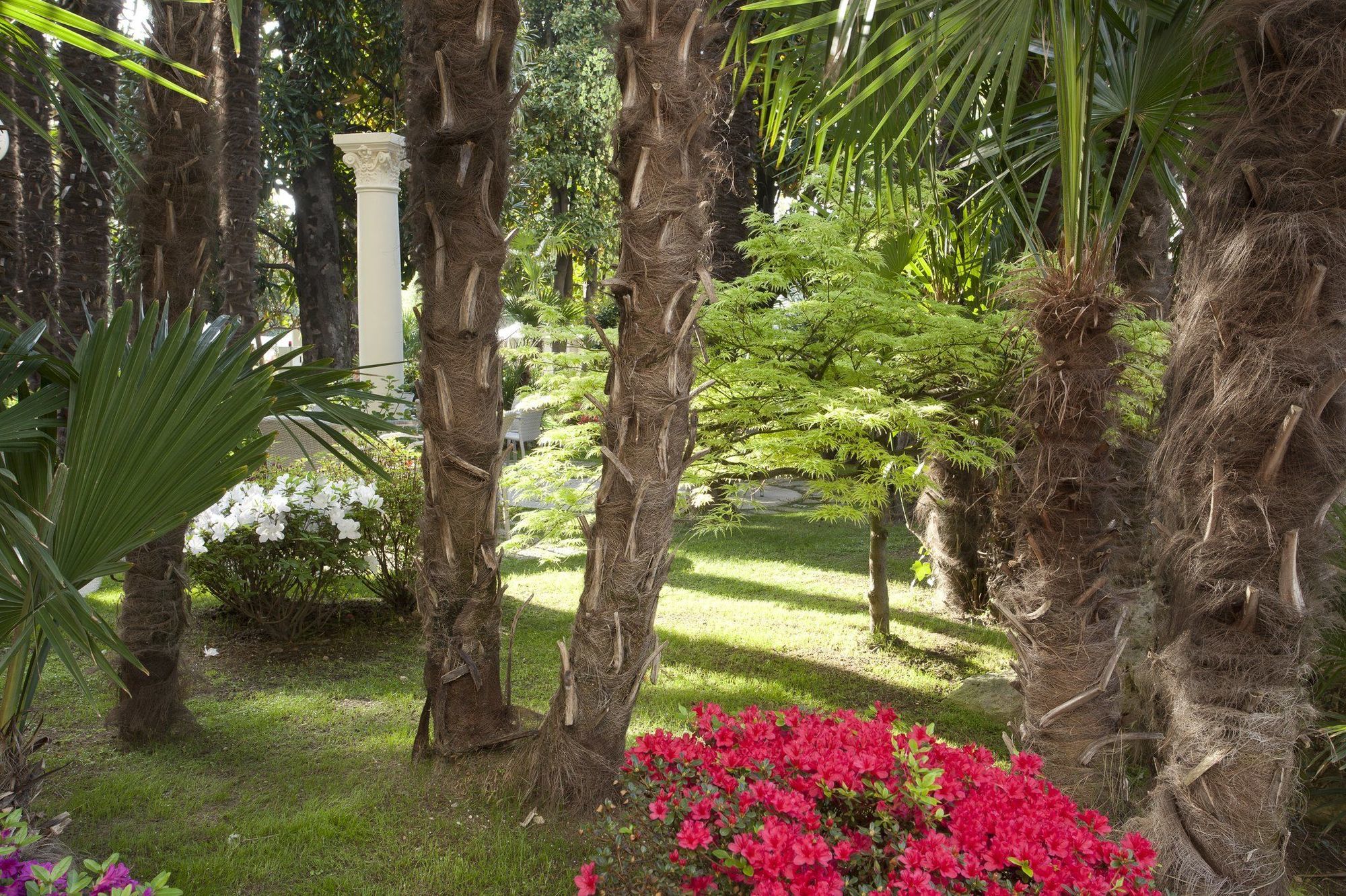 Grand Hotel Trieste & Victoria Abano Terme Eksteriør billede The gardens of the Villa Durazzo-Pallavicini