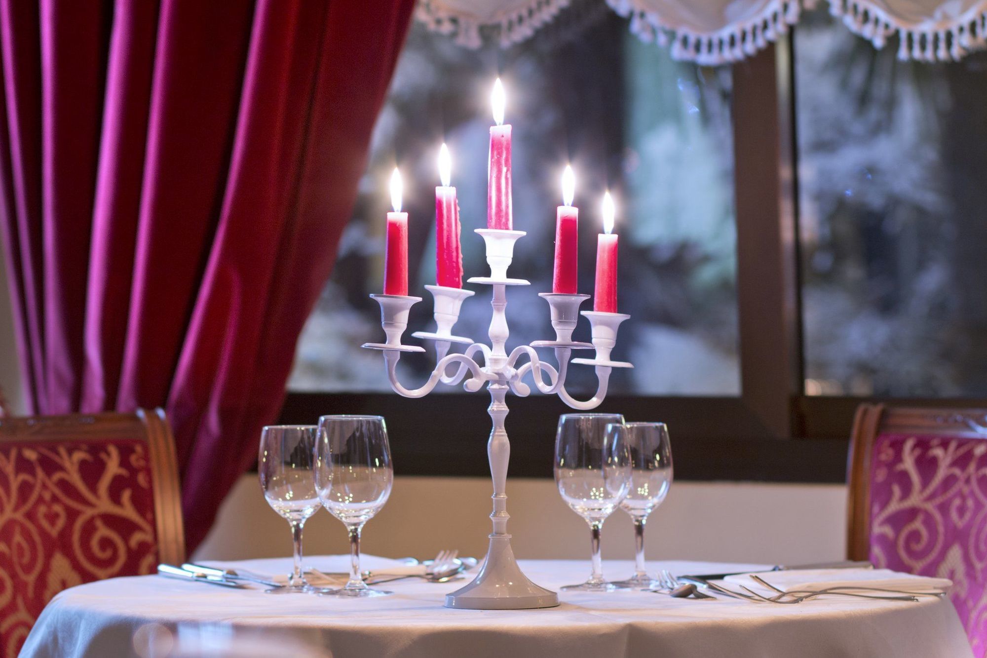 Grand Hotel Trieste & Victoria Abano Terme Restaurant billede A candelabra with five candle holders