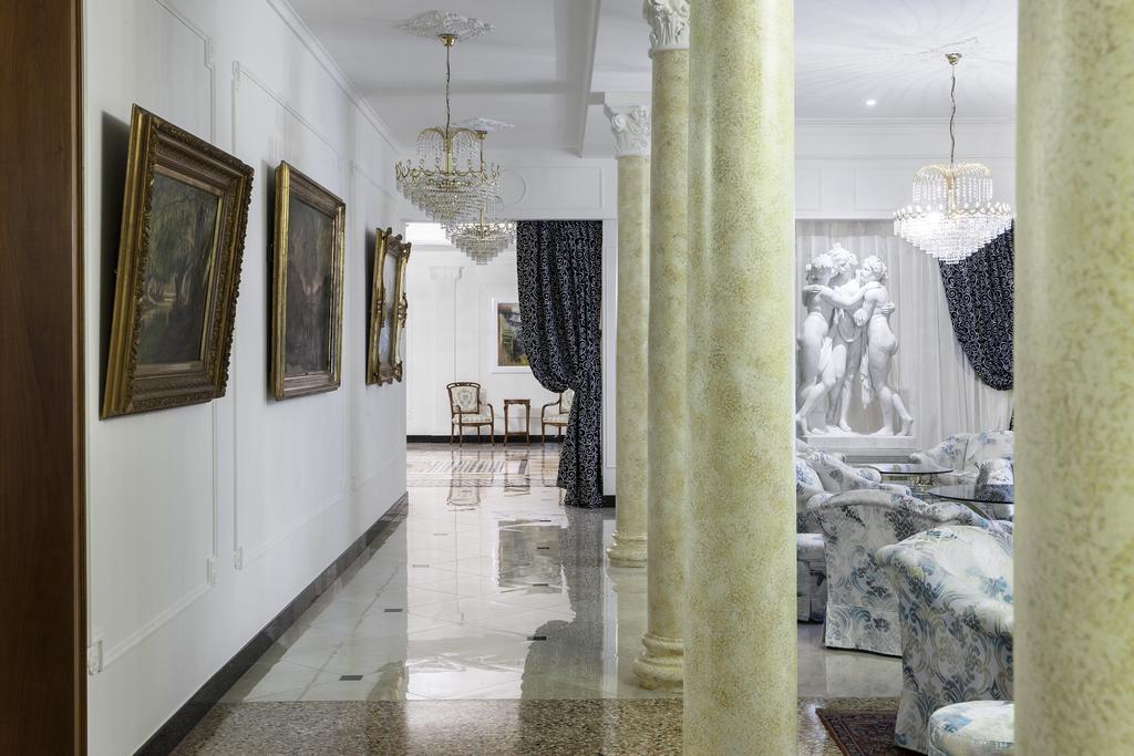 Grand Hotel Trieste & Victoria Abano Terme Eksteriør billede Interior of the museum