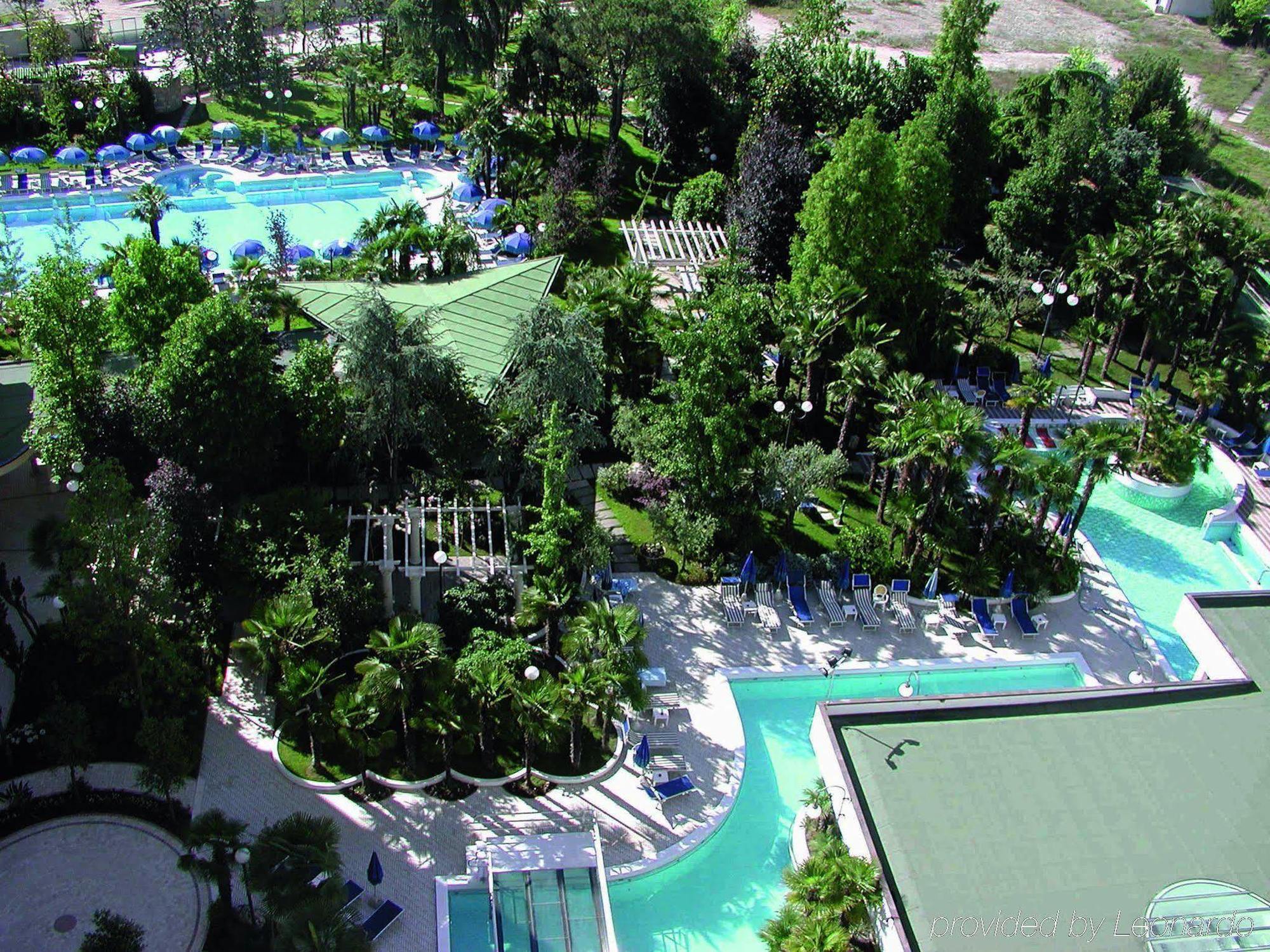Grand Hotel Trieste & Victoria Abano Terme Faciliteter billede Aerial view of the hotel