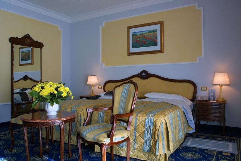 Grand Hotel Trieste & Victoria Abano Terme Eksteriør billede A room at the hotel